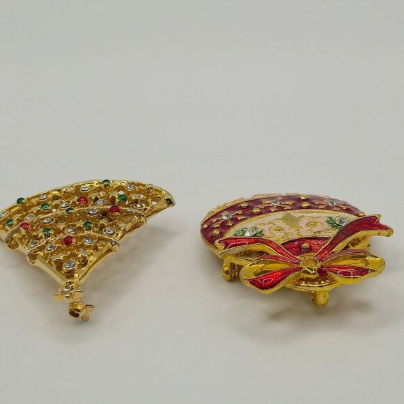 Christmas Brooch 2PC Set Gold Tone Red Enamel Holiday Festive Tree Ornament Snow - Picture 6 of 11